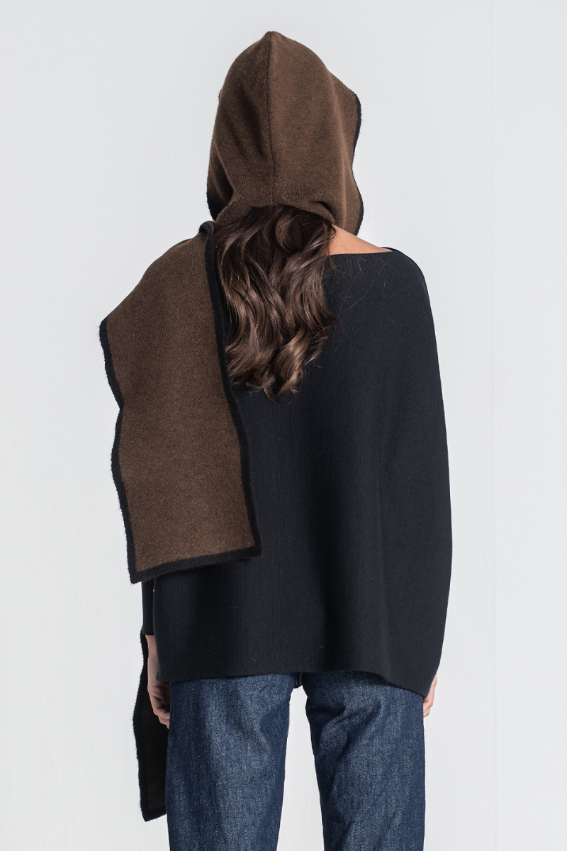Chal con capucha Marrón – RUGA