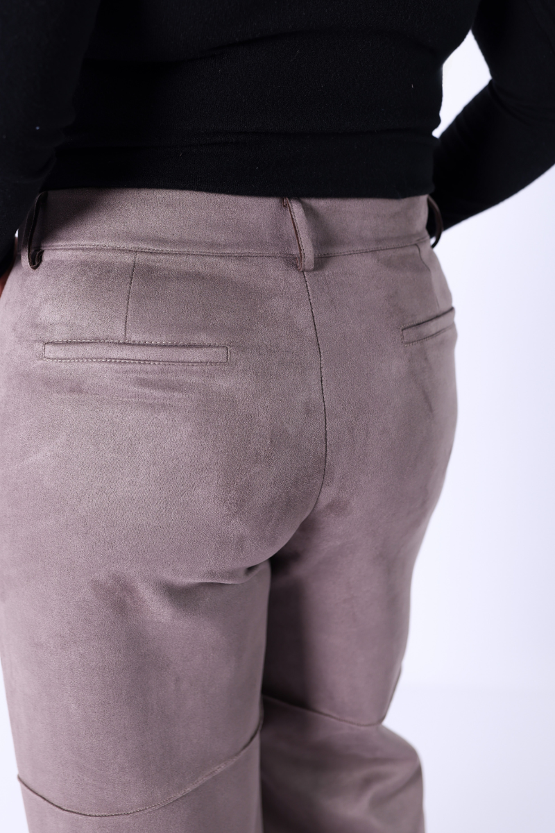 Pantalon en Daim Taupe – RUGA