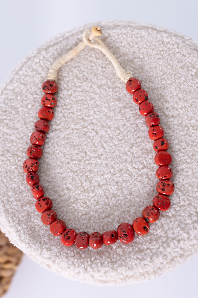 Colar Vermelho em Pedra