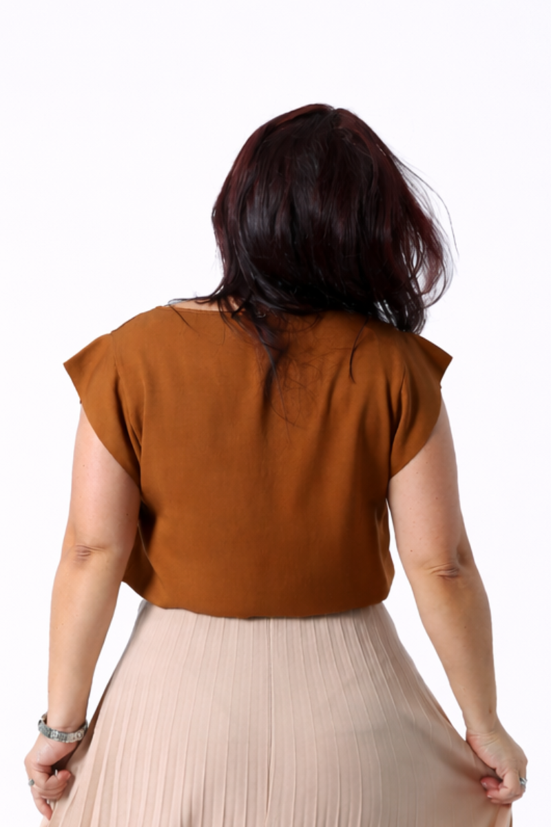 Blusa Rüga com Folhos na Manga Caramelo