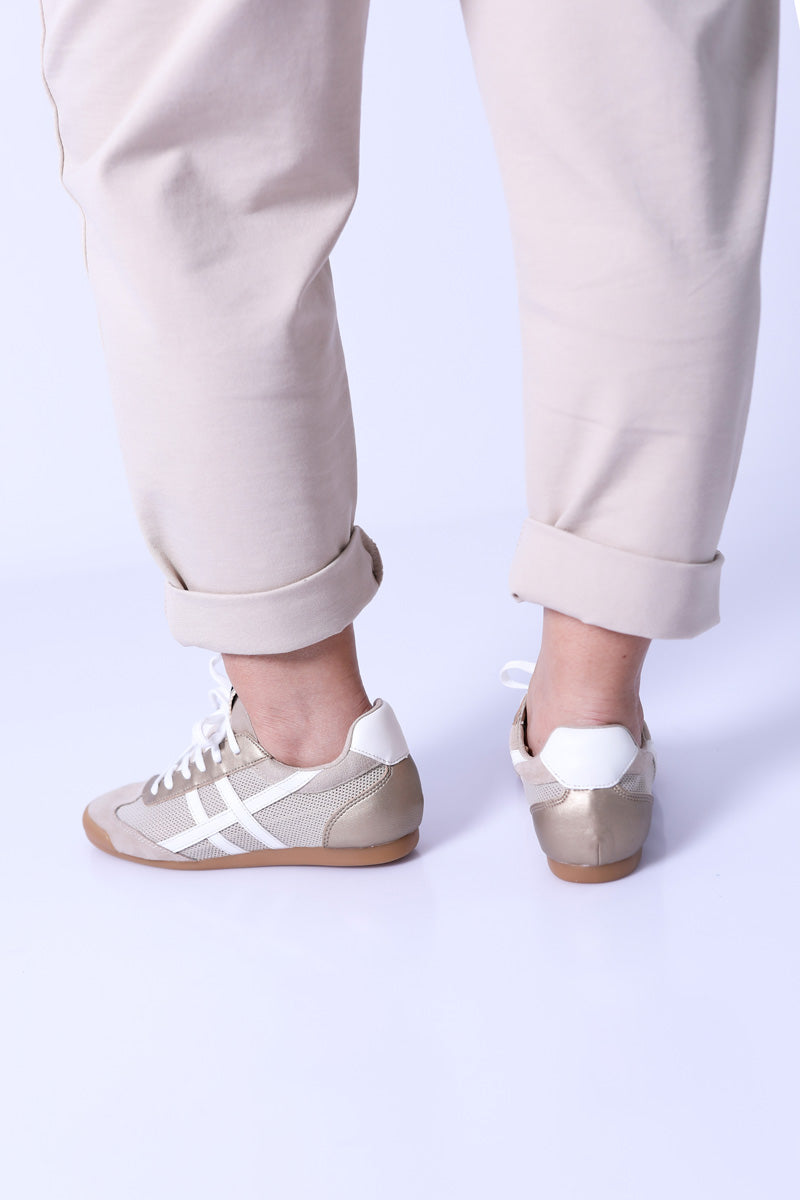 Zapatillas Retro Dorado - CORINA