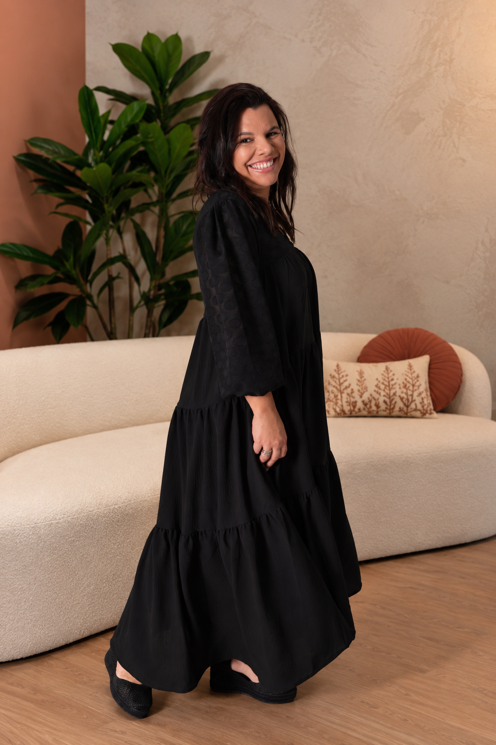 Vestido con Volantes Negro – BOHOME