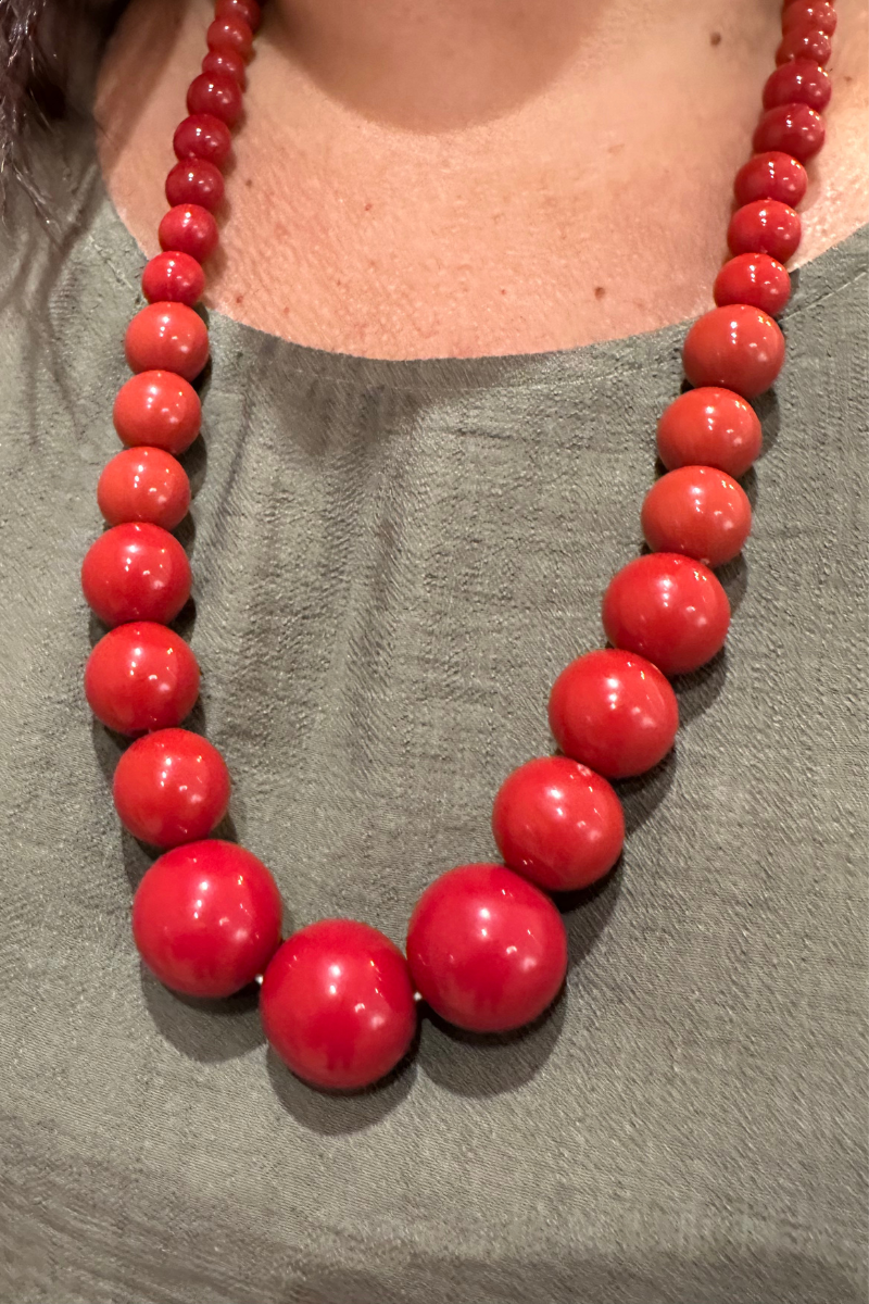 Collar Rojo de Resina