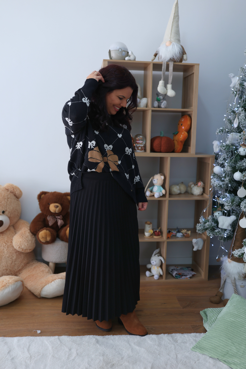 Pull de Noël Noir avec Nœud – RUGA