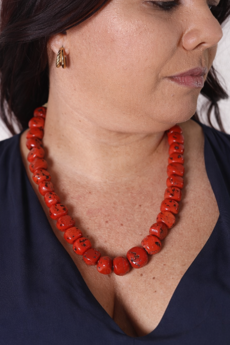 Colar Vermelho em Pedra