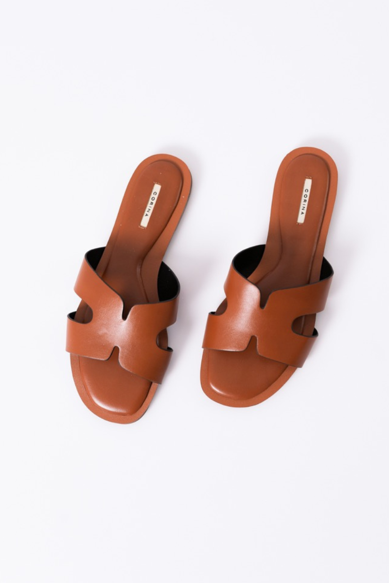 Sandália Rasa Camel - CORINA