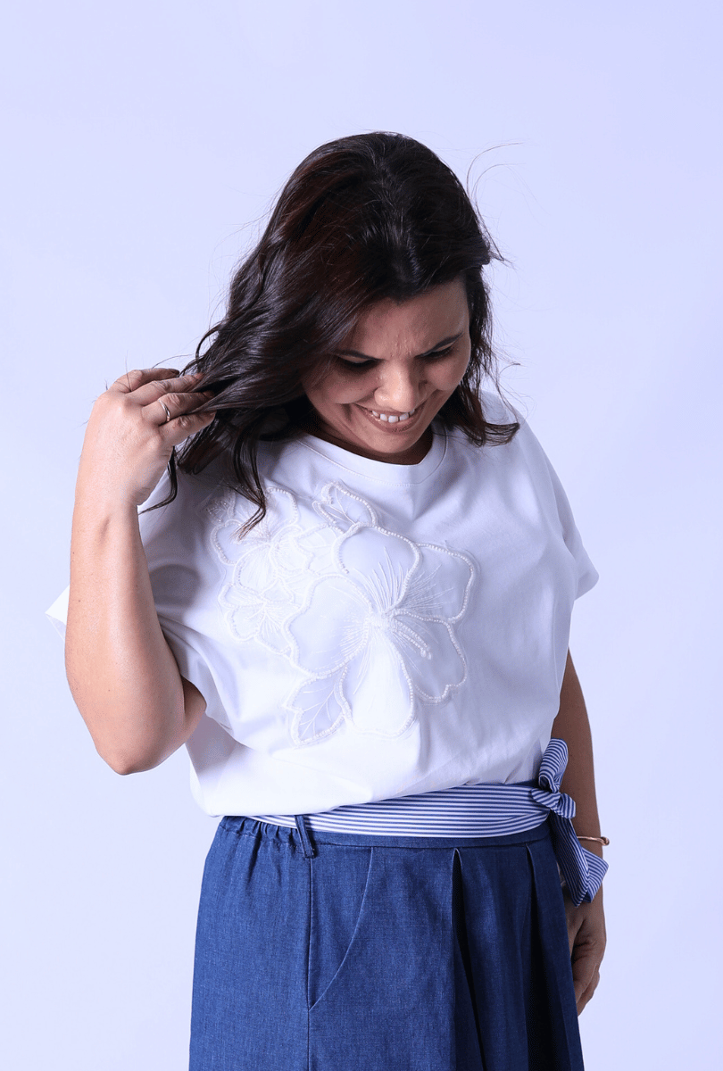 T-Shirt Flor Bordada Blanca